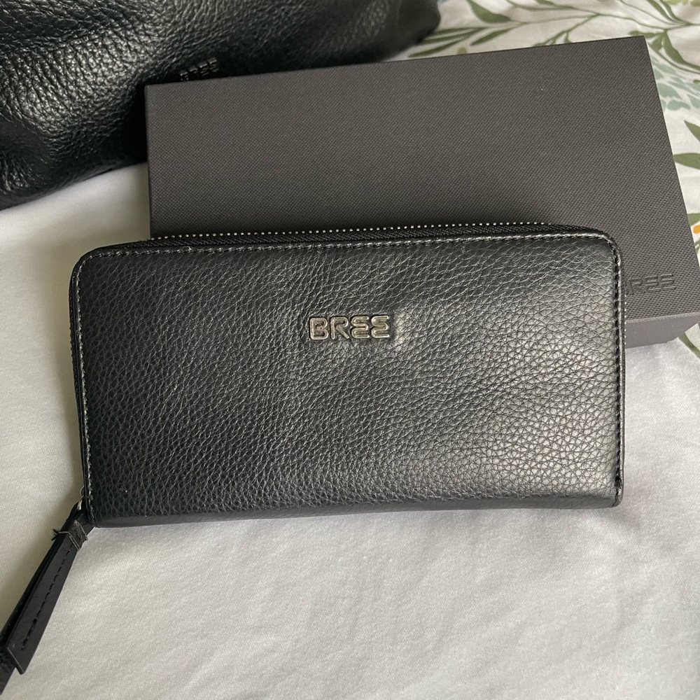BREE Leather Continental Wallet & Keychain Set